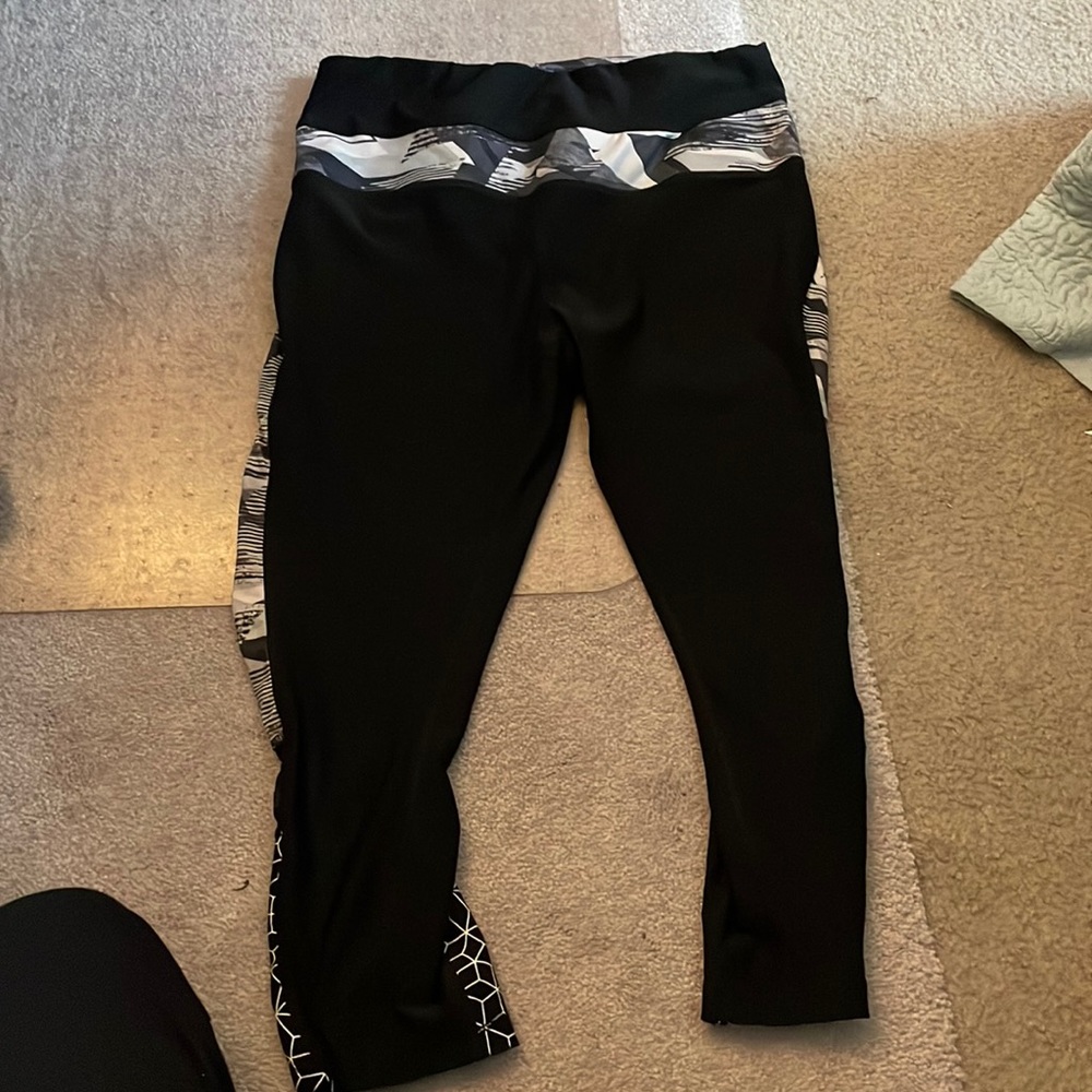 black/grey yoga pants, good condition, worn a couple times